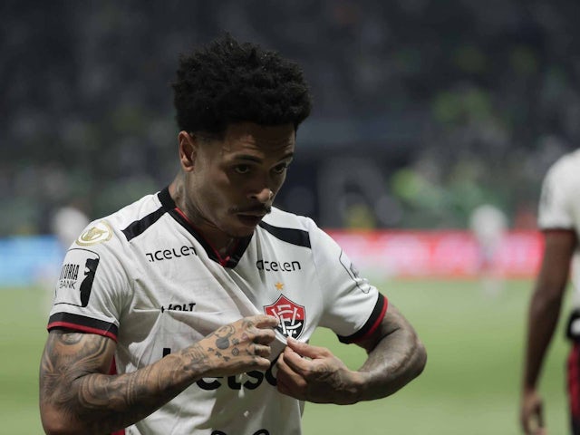 Matheuszinho celebrates a goal for Vitoria on July 27, 2024