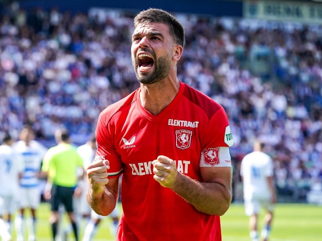 FC Twente's Robin Propper in action on May 19, 2024