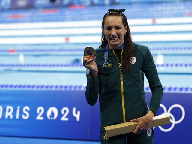 Gold medallist Tatjana Smith of South Africa celebrates on July 29, 2024