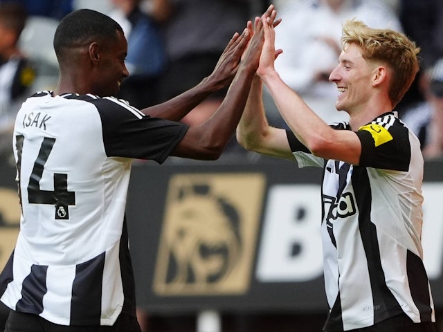 Newcastle United's Anthony Gordon celebrates with Alexander Isak after scoring their second goal on August 9, 2024