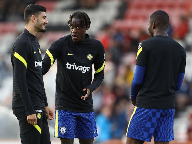 Trevor Chalobah (C) of Chelsea talks with Armando Broja (L) during the Pre Season Friendly on August 6, 2024