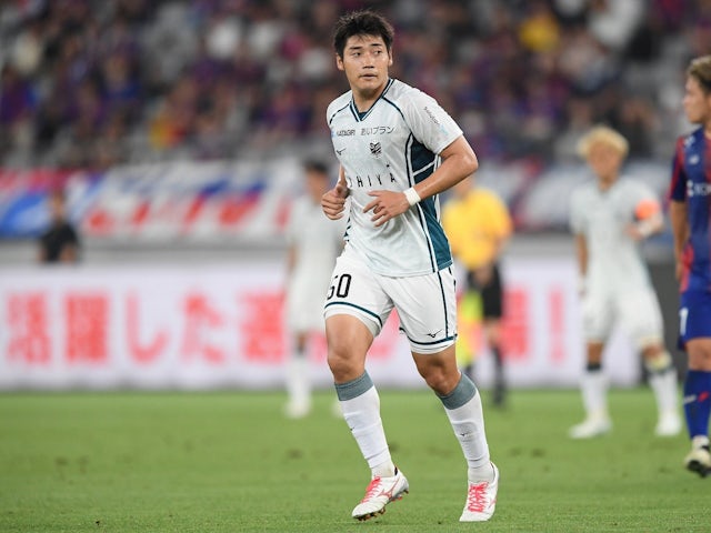 Daihachi Okamura of Consadole Sapporo in action on June 26, 2024