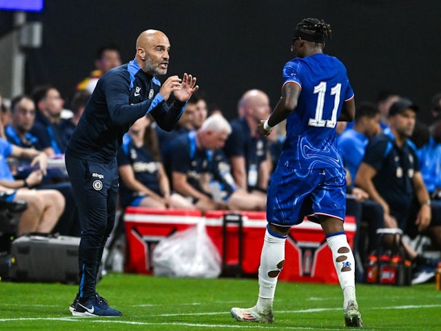 Enzo Maresca talks with Chelsea FC midfielder Noni Madueke (11) during the friendly between Chelsea FC and Club America on July 31, 2024  [on August 9, 2024]