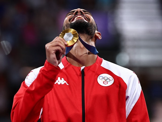 Gold medallist Firas Katoussi of Tunisia celebrates with his medal on August 9, 2024