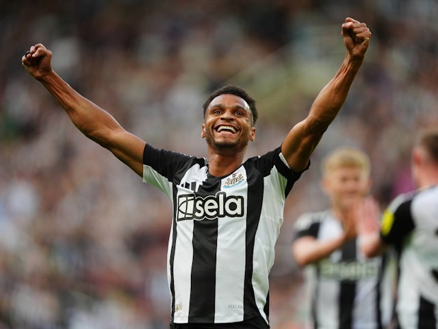 Newcastle United's Jacob Murphy celebrates on August 9, 2024