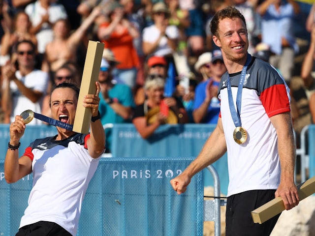 Gold medallists Lara Vadlau of Austria and Lukas Maehr of Austria celebrate on August 8, 2024