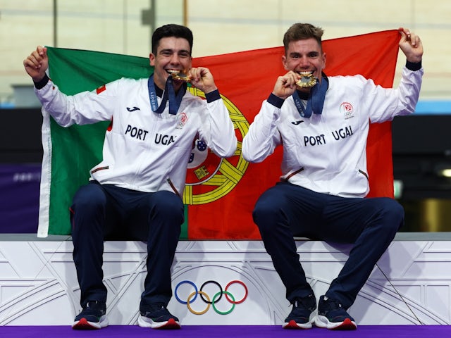 Gold medallists Luri Leitao of Portugal and Rui Oliveira of Portugal pose on August 10, 2024