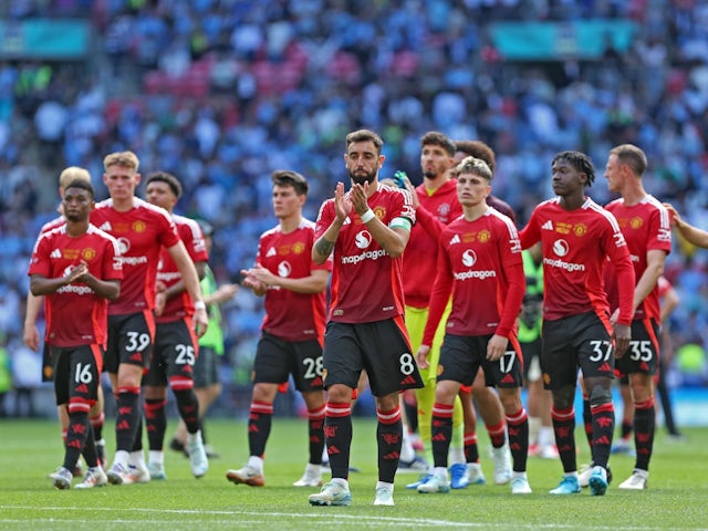 What record is at stake when Man United host Fulham in the Premier League?