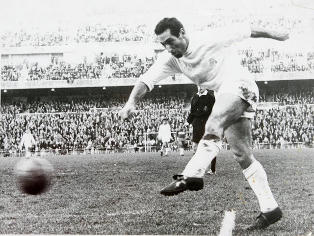 Paco Gento in action for Real Madrid