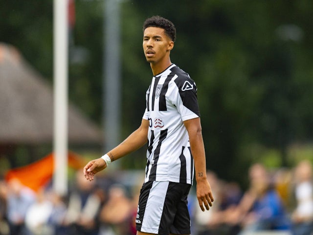 Heracles Almelo's Ruben Roosken in action on July 26, 2024