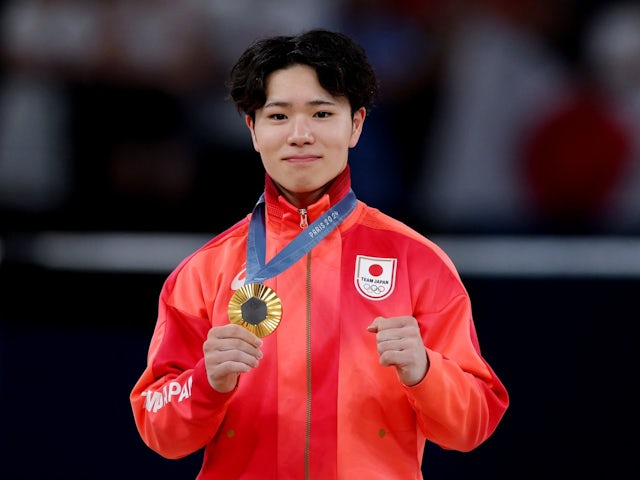 Gold medallist Shinnosuke Oka of Japan celebrates with his medal on August 5, 2024