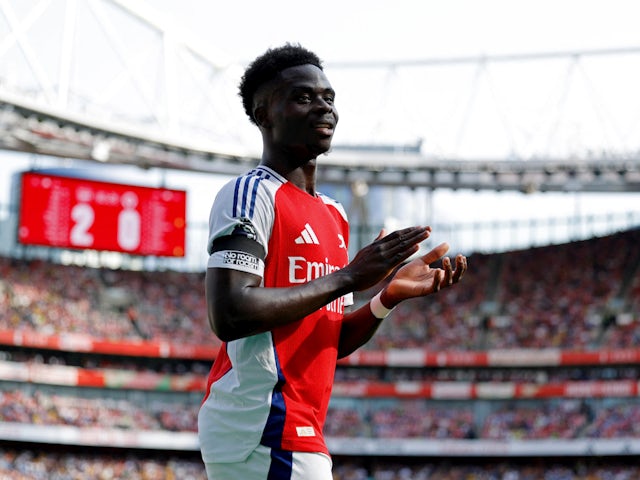 Arsenal's Bukayo Saka claps the fans on August 17, 2024