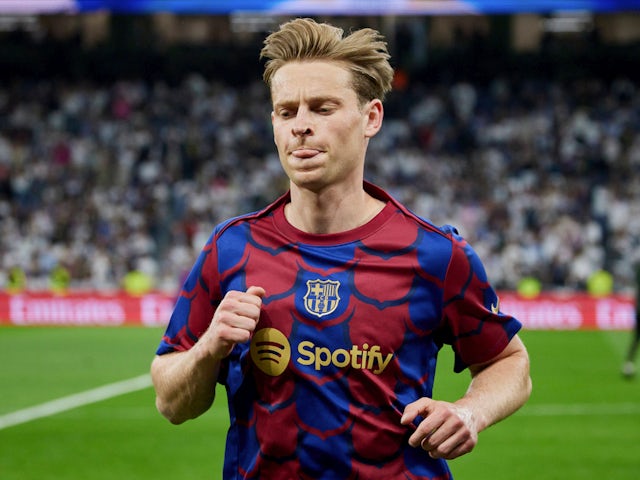 Cracks appearing? Barcelona's De Jong 'problem' amid Man Utd talk