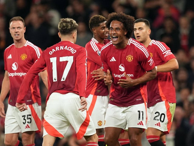 New Old Trafford hero: Zirkzee nets late winner on Man United debut 