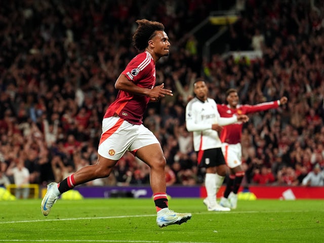 Joshua Zirkzee celebrates scoring for Manchester United against Fulham on August 16, 2024