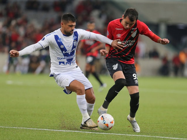 Pablo.of Atlhetico in a bid with.Francisco Baez.of Sportivo Ameliano (PAR) during the Copa Sulamericana 2024 match, on August 8, 2024