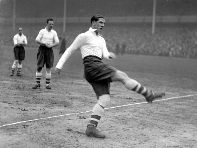 Ted Drake in action for Arsenal in 1935