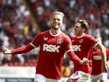 Luke Berry of Charlton Athletic is celebrating his goal on August 17, 2024