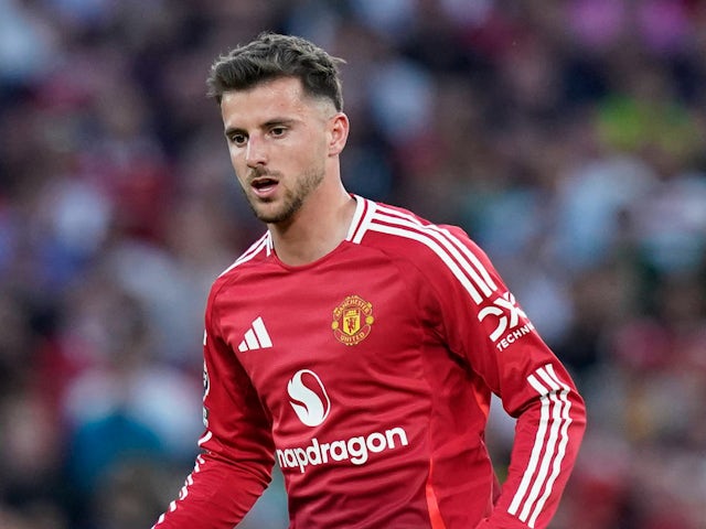 Mason Mount in action for Manchester United in August 2024