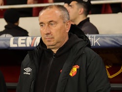  Coach Stanimir Stoilov of Goztepe during a league match