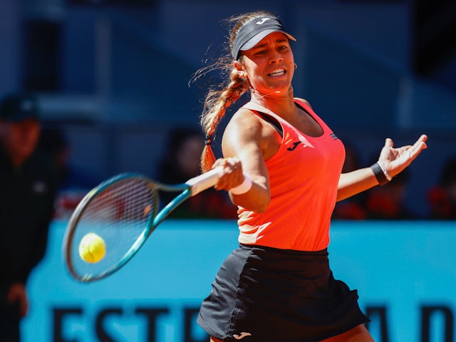 Jessica Bouzas Maneiro in action at the Madrid Open on April 24, 2024