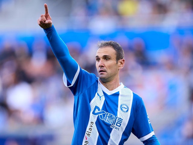 Deportivo Alaves' Kike Garcia in action on August 25, 2024