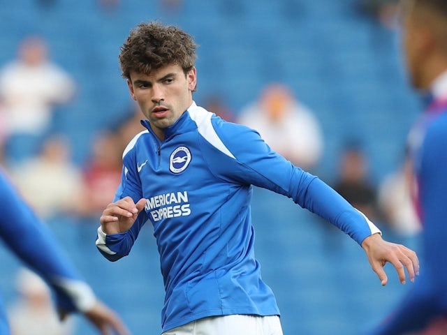 Brighton & Hove Albion's Matt O'Riley during the warm-up before the match on August 27, 2024