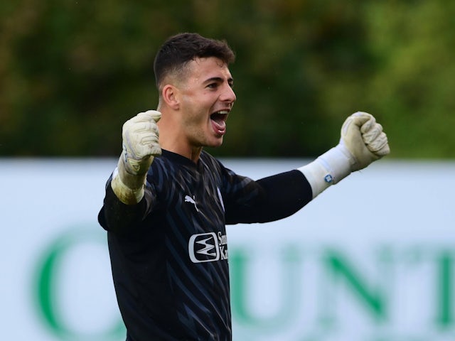 A punt on potential? Arsenal, Man United 'tracking' League One goalkeeper 