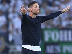 Xabi Alonso gestures during Bayer Leverkusen's match against Borussia Monchengladbach on August 23, 2024 [on August 26, 2024]