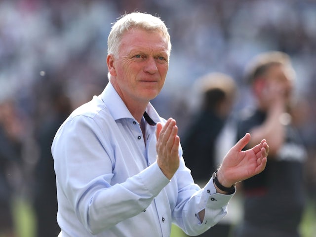 David Moyes applauds the fans after the match on May 11, 2024