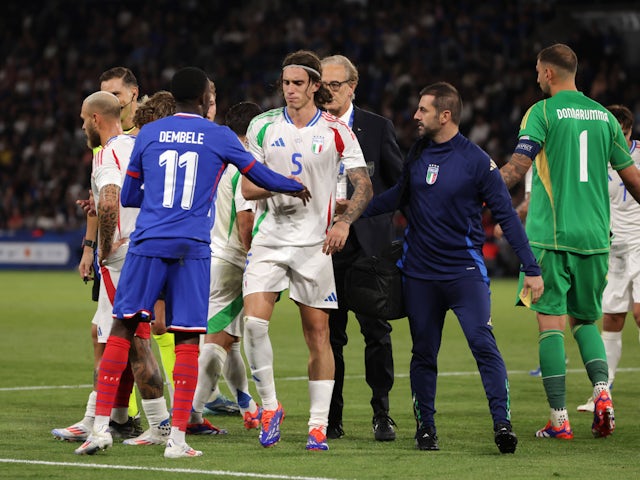 Riccardo Calafiori of Italy embraces Ousmane Dembele of France as he leaves the field of play with an injury on September 6, 2024