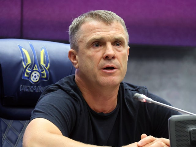 Oekraïne-coach Serhiy Rebrov tijdens een persconferentie op 5 augustus 2024