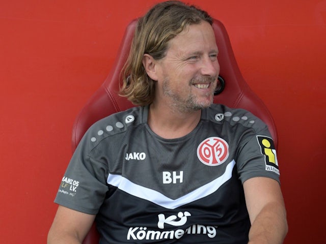 Manager of Mainz Bo Henriksen during his side's friendly match against Darmstadt on September 4, 2024