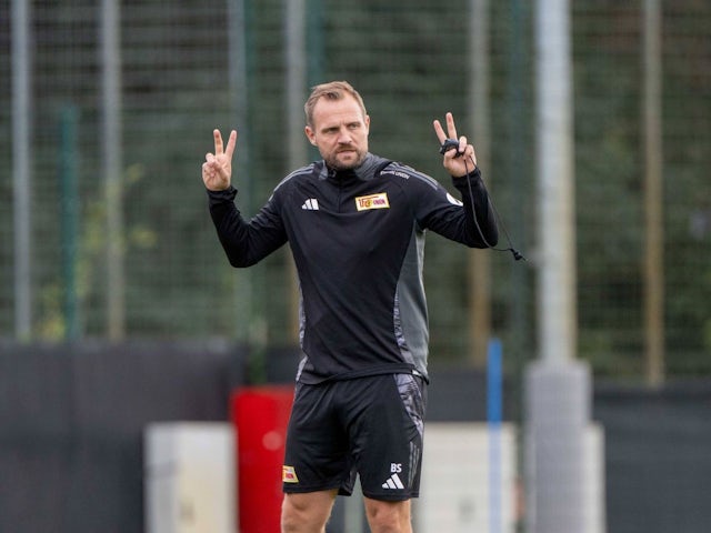 Union Berlin coach Bo Svensson trains on September 10, 2024