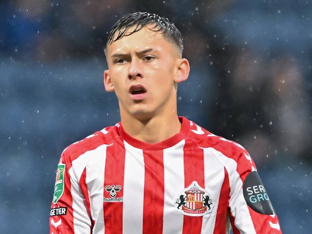 League One club 'preparing £10m offer' for Man United, Liverpool target