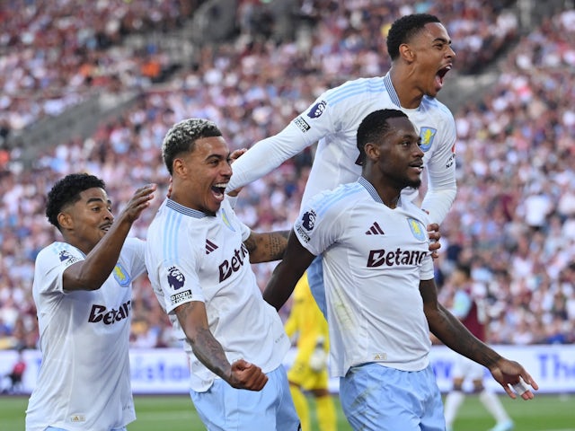 Aston Villa's Jhon Duran celebrates with teammates after scoring their second goal on August 17, 2024