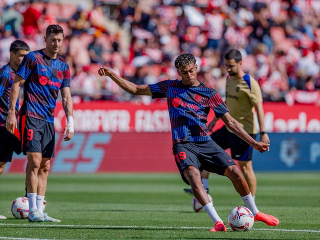 Barcelona's Lamine Yamal warming up on September 15, 2024