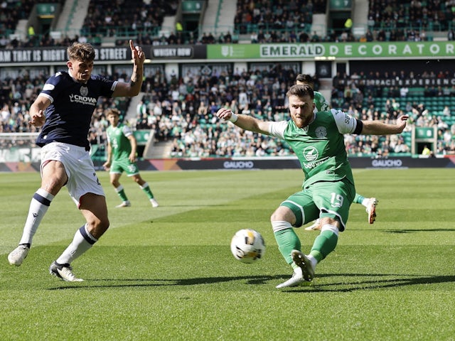 Nicky Cadden of Hibs against Dundee on August 24, 2024