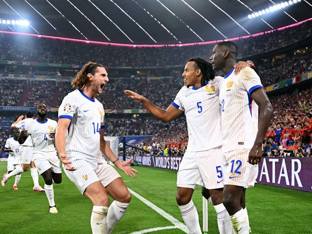 The French Adrien Rabiot, Jules Kounde and Randal Kolo Muani celebrate on July 9, 2024