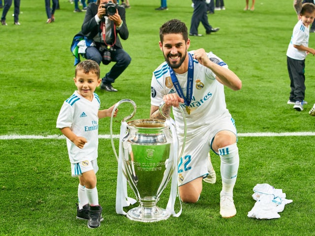 Real Madrid's Isco with the Champions League trophy on May 26, 2018