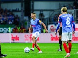 Lewis Holtby (No. 10) in action for Holstein Kiel on September 14, 2024