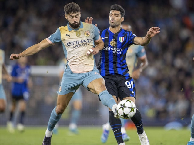 Mehdi Taremi of Inter Milan is tackled by Josko Gvardiol of Manchester City on September 18, 2024