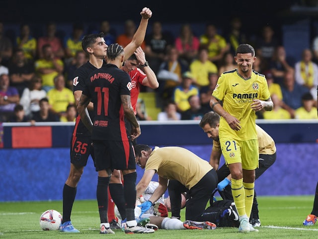 Huge concern: Barcelona star stretchered off in clash with Villarreal