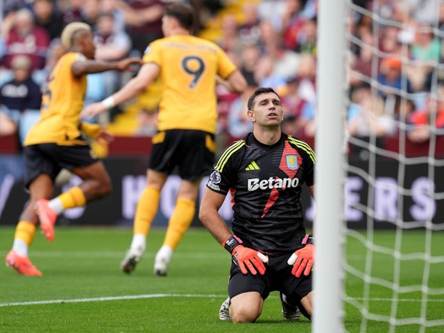 Aston Villa goalkeeper Emiliano Martinez looks on as Wolverhampton Wanderers celebrate on September 21, 2024