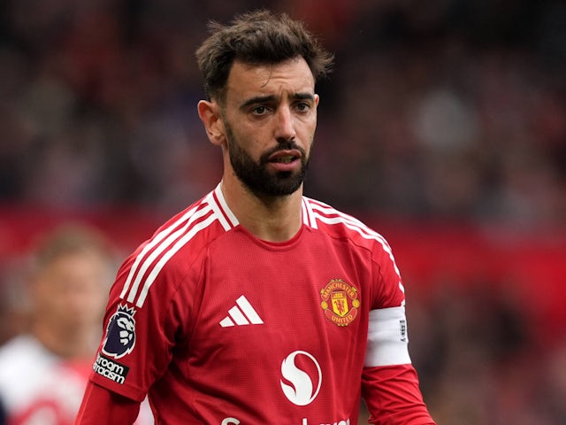 Manchester United's Bruno Fernandes reacts on September 29, 2024