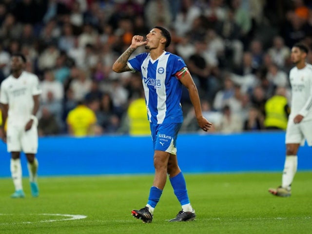 Carlos Protesoni of Deportivo Alaves during the La Liga EA Sports match on September 24, 2024