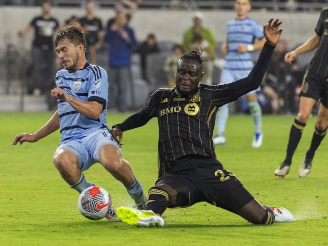 Kei Kamara of Los Angeles FC in action against Sporting Kansas City on September 25, 2024