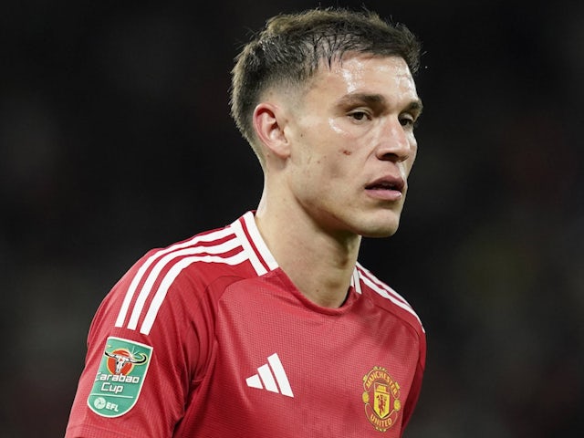 Team News: Is Ugarte starting for Man United against Twente?