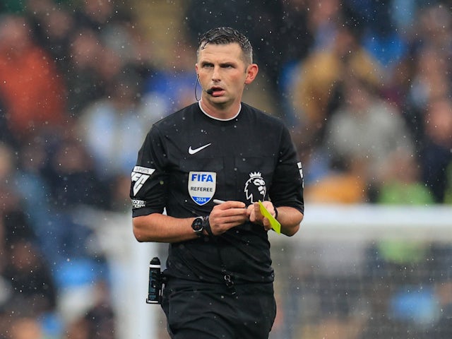 Referee Michael Oliver during the Premier League match between Manchester City and Arsenal on September 23, 2024