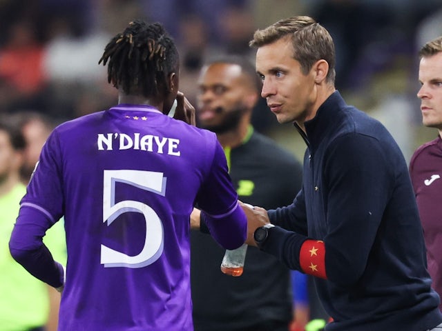 Anderlecht's Moussa N'Diaye and Anderlecht's interim coach David Hubert, pictured on September 21, 2024